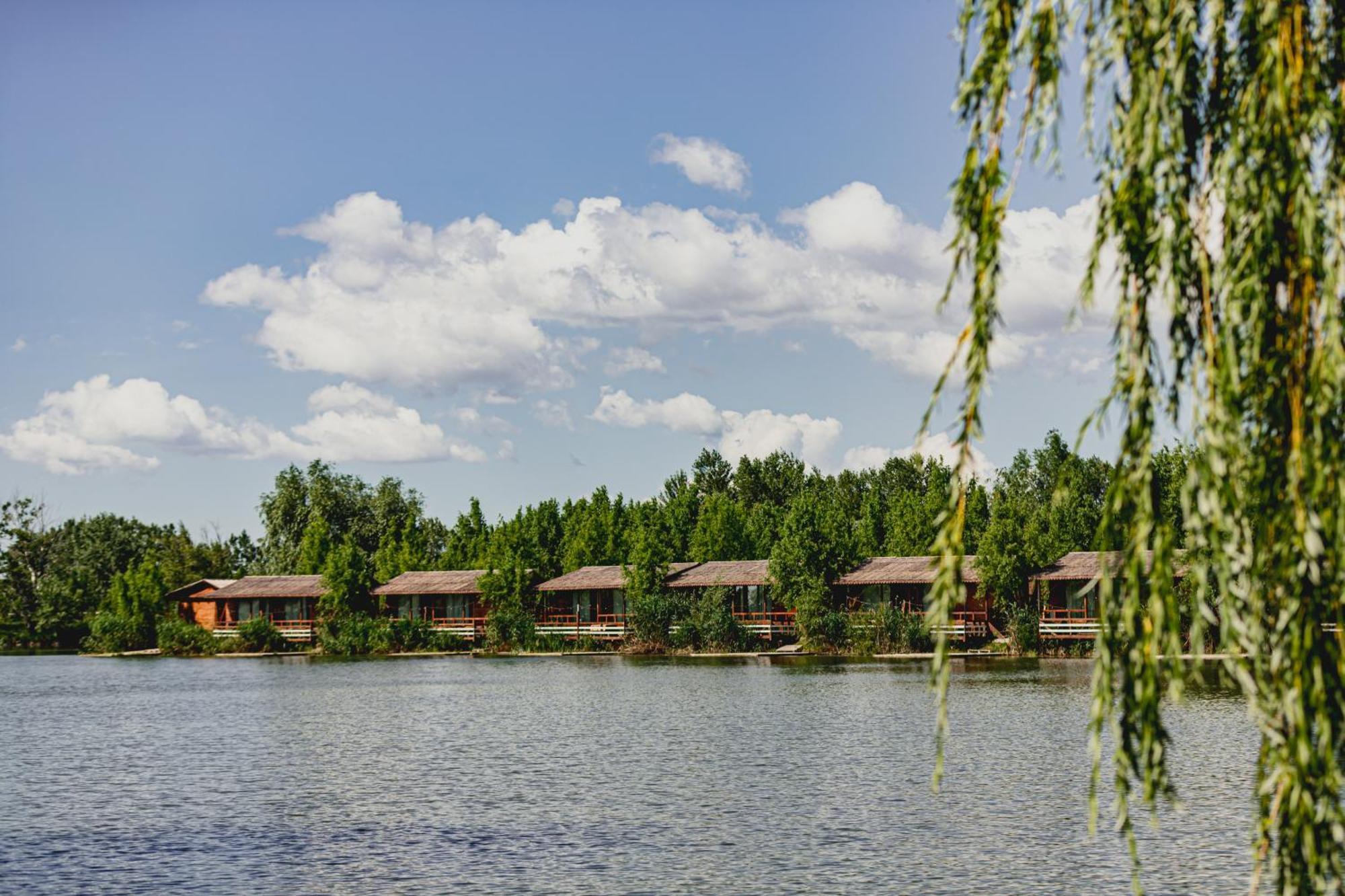 Zaga Zaga Sat Otel Tecuci Dış mekan fotoğraf